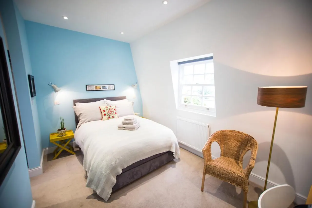 Luxury Bed Just Off The Canal Hotel London